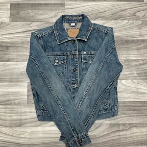 American Eagle Women’s Medium Denim Jacket Classic Vintage Casual Style Everyday